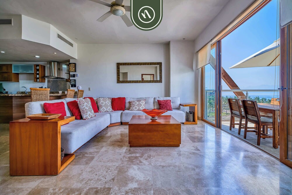 Oceanfront 3BR Condo With Beach Club - Pool