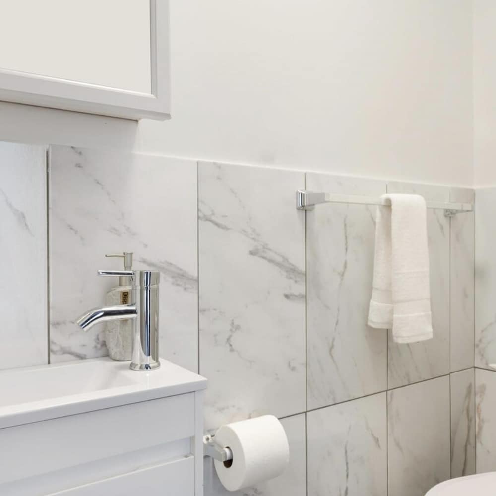 153-5a Charming 2BR LES W D