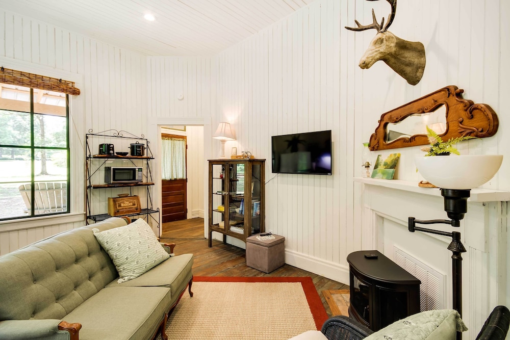 McComb Vacations - Historic Vacation Rental in Mccomb w/ River Access - Property Image 12