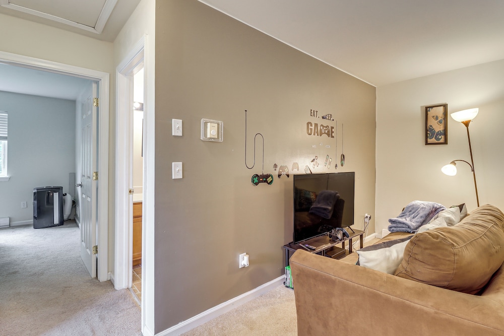 Family Retreat w/ 2 Game Rooms & Deck in Long Pond