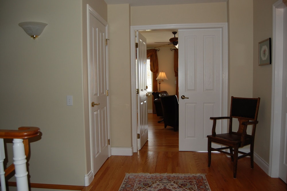 Lakeshore Bed & Breakfast - Image 2