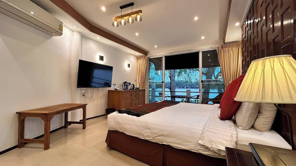 No8 Double Suite, Rainbow Arokaya Welnes