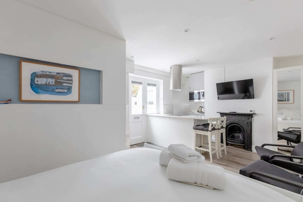 Sleek & Well-connected Studio Flat Archway!