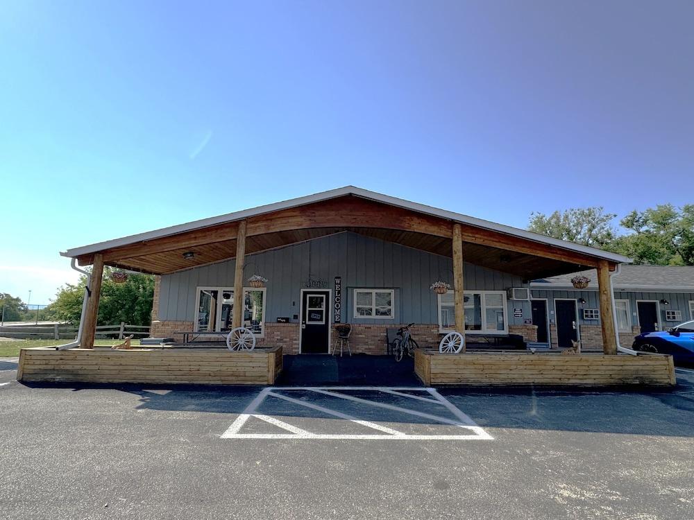 Deer Lodge Motel