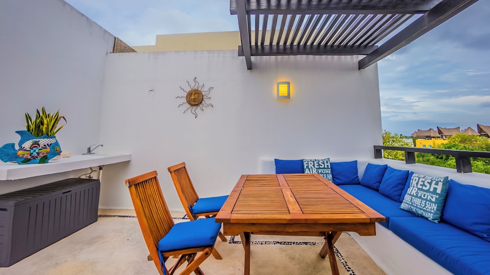 Luxury Penthouse with 2 BR - Meridian