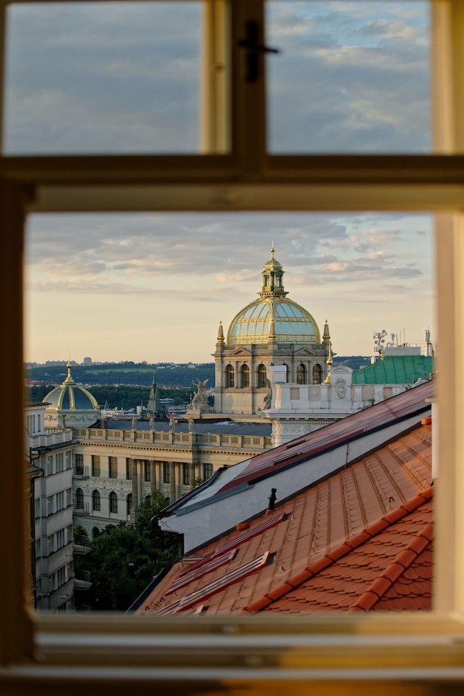 LUMA TERRA PRAGUE