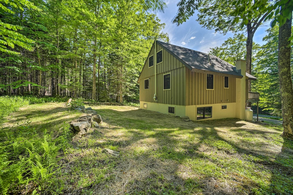 Sleek Cabin w/ Deck, 8 Miles to Mount Snow & Hikes view 5
