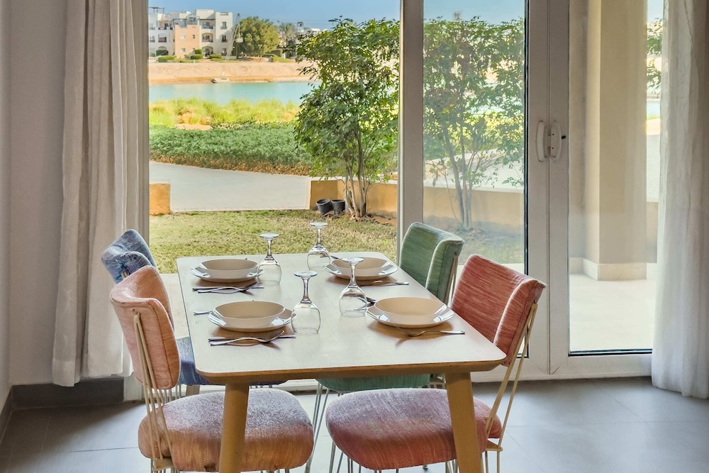 Xuru Stays I The 2bdr Warmhearted Waterside Apt