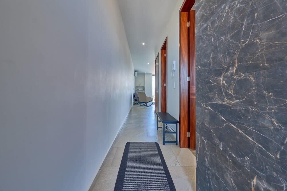 1BR Apartment - Private Balcony - Pool - Gym