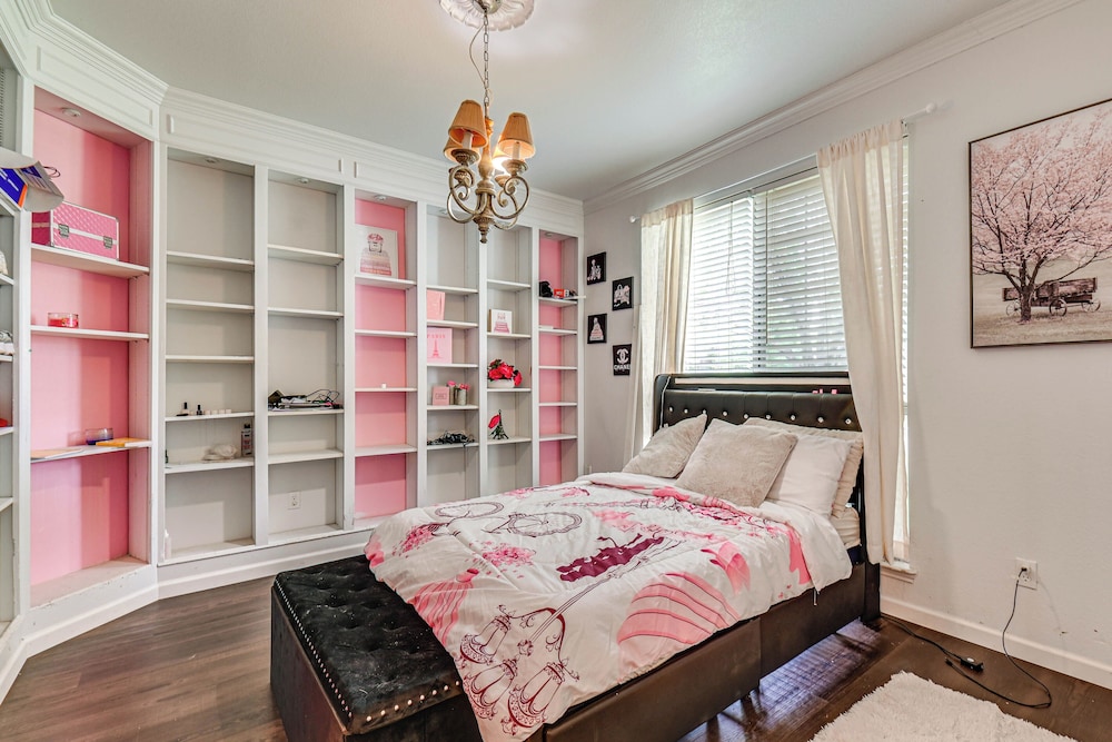 Shop, Play & Explore: Family Home in Allen