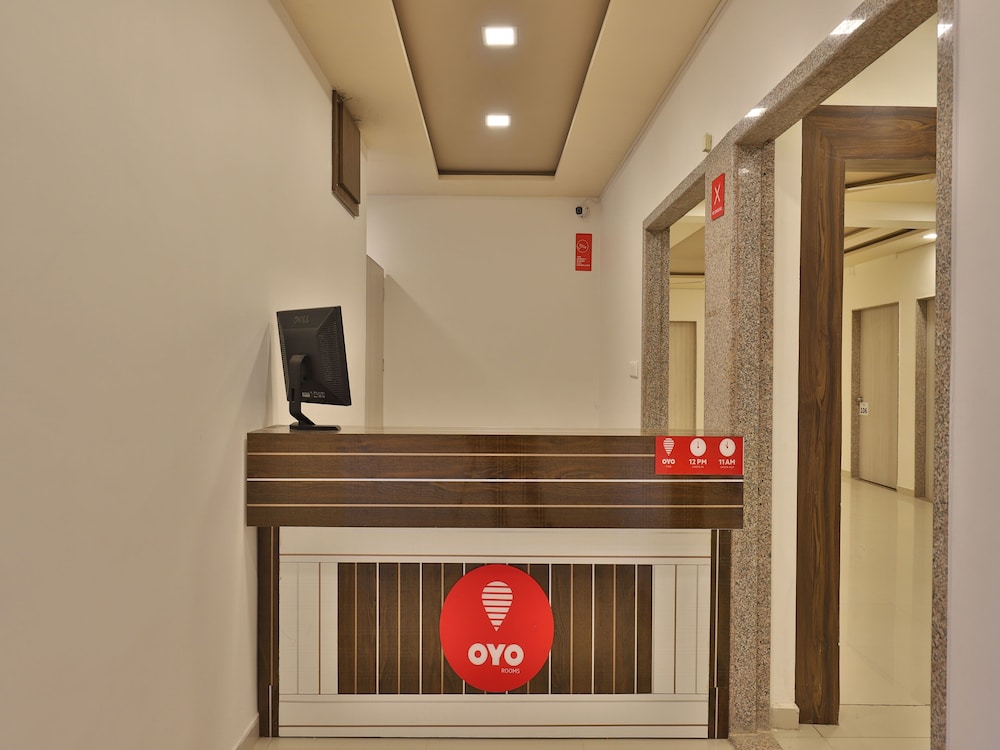 OYO 11750 Hotel Starz