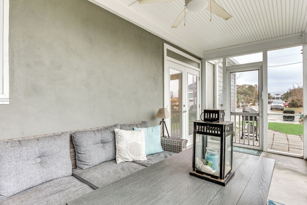 Walk to Beach: Cottage w/ Yard in Kure Beach!