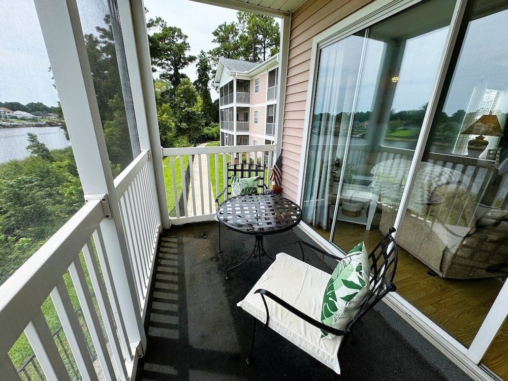 Waterway Village 27f 2 Bedroom Condo