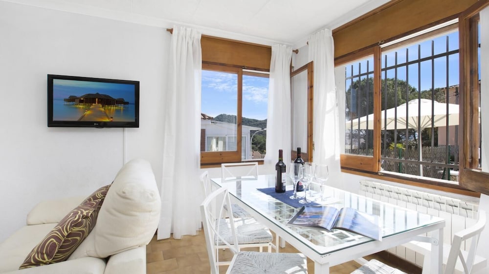 Tensi in Blanes With 5 Bedrooms and 2 Bathrooms