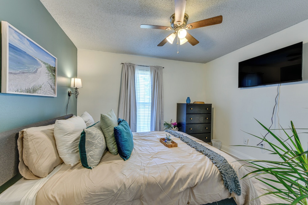 Private Yard & Patios: Family Home in Laplace!