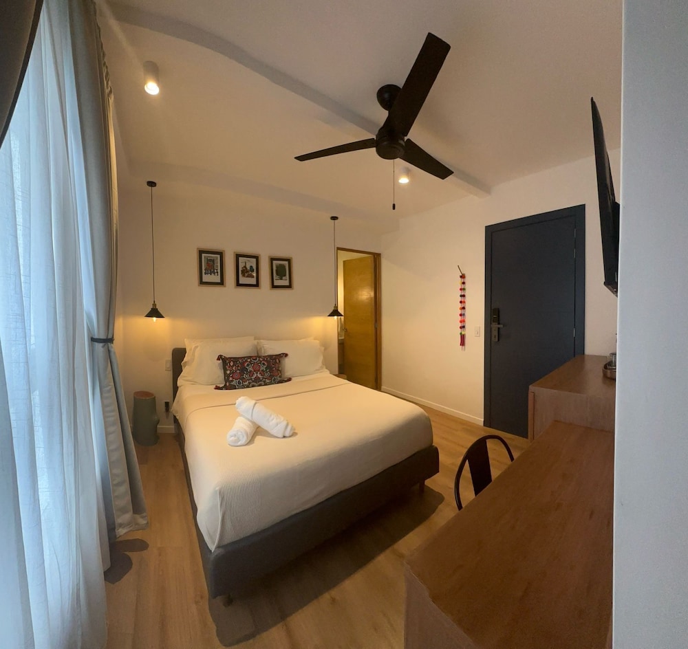 Bright & sweet unit in middle Polanco