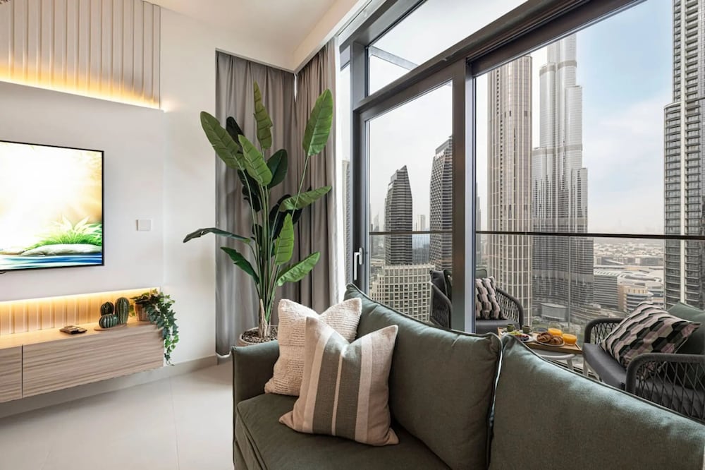 Burj Crown Lux Apartment by Dubai Mall