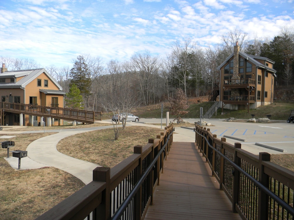 Echo Bluff State Park