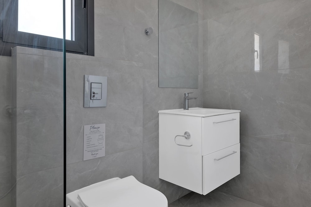 Phaedrus Living: Alkminis Seaside Suites Playa