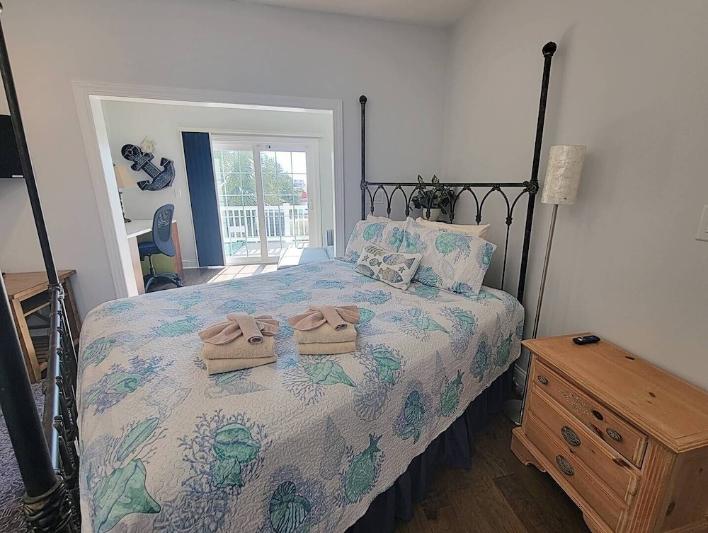 Whispering Palms 4 Bedroom Home by RedAwning view 2