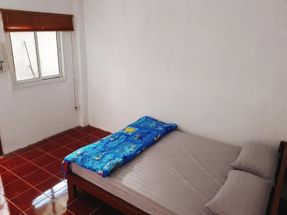 Ba'mi thakhek hostel