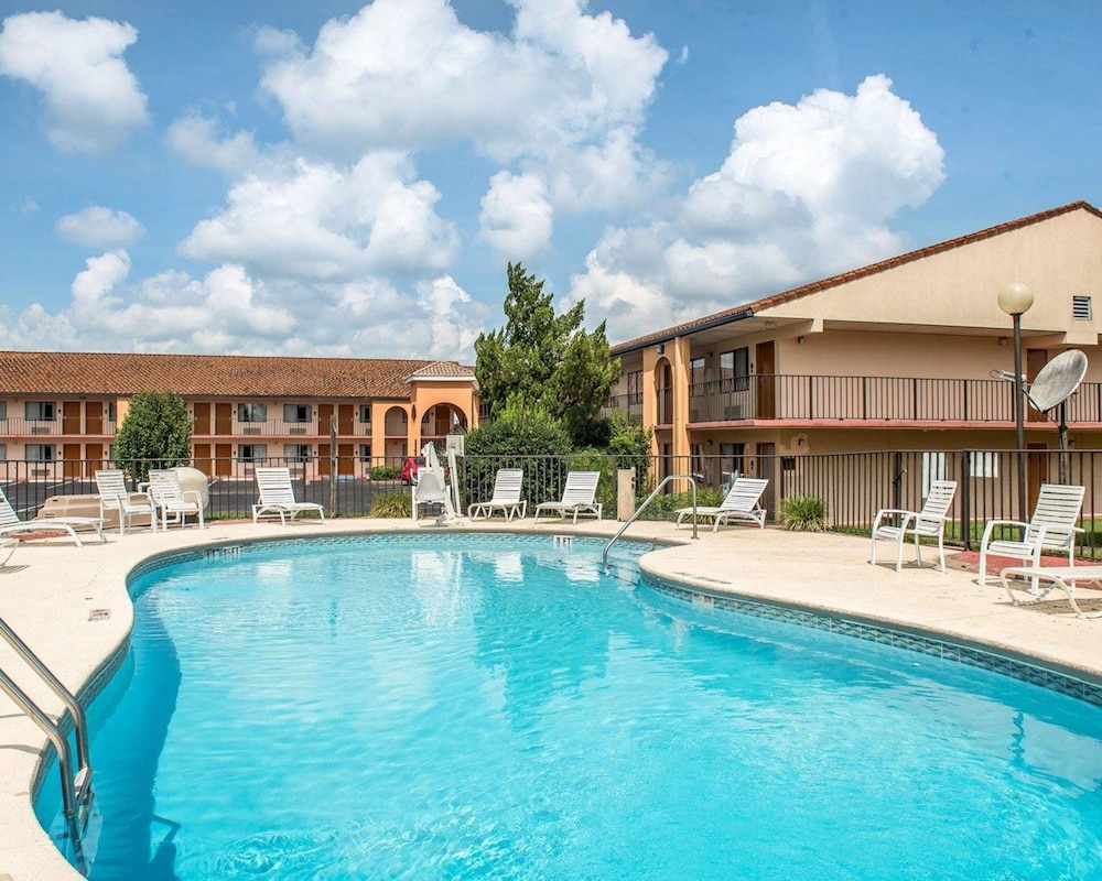 Marianna Vacations - Quality Inn Marianna - Property Image 3