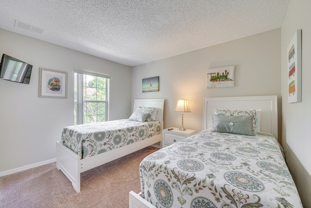 7 Mi to Disney: Kissimmee Poolside Paradise! view 4