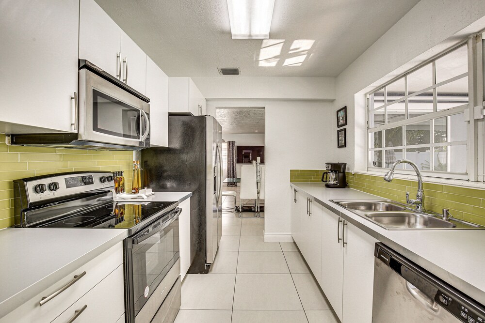 Fort Lauderdale Vacations - Sun-soaked Lauderdale Lakes Home w/ Private Pool! - Property Image 5