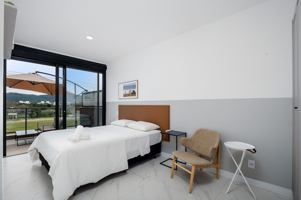 Apartment With/pool in Jurere Internacional Epc204