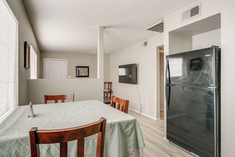 2 Mi to Dtwn & Chase Field: Condo w/ City View!