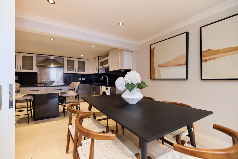 Regent's Park Mews