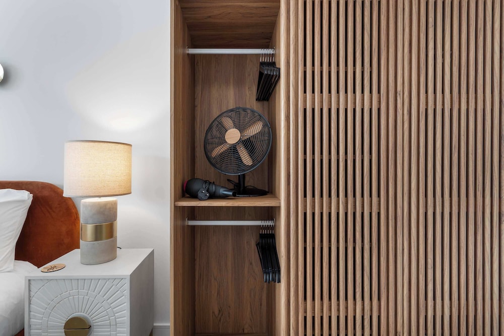 Cottonopolis Suite With 1 Bedrooms and 1 Bathrooms