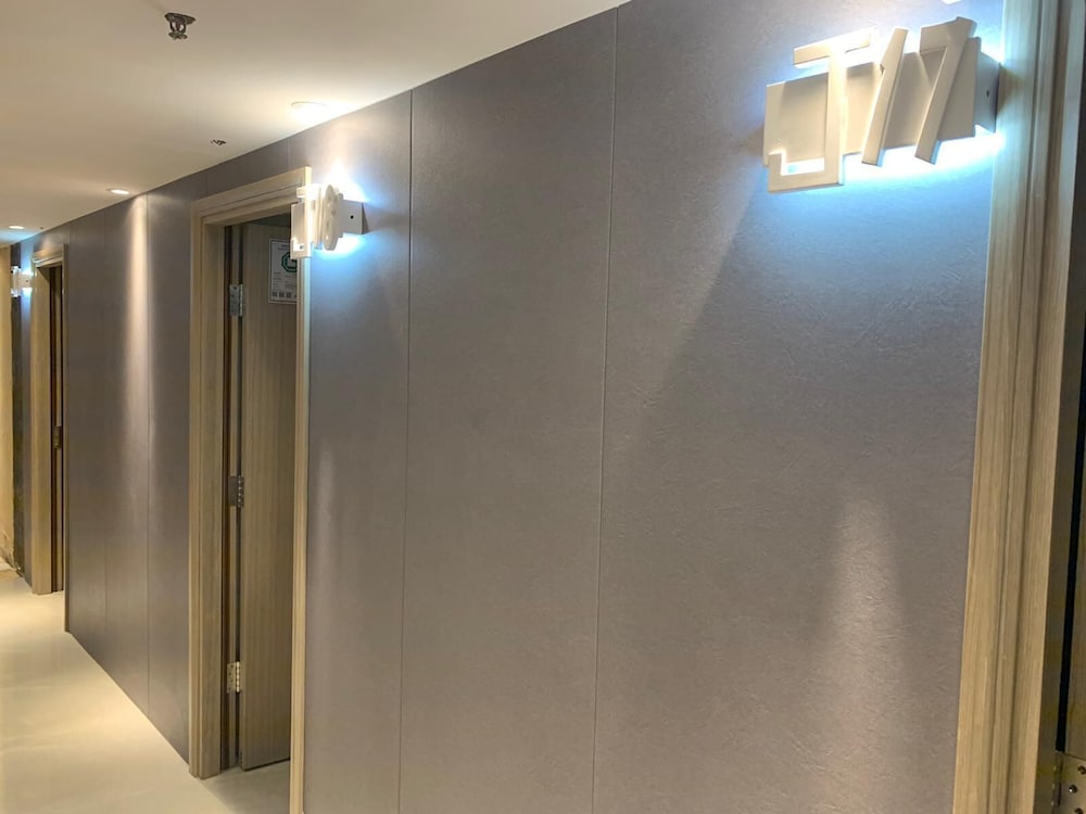 J Hotel