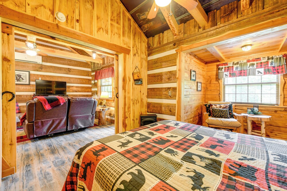 Covered Deck & Fire Pit: Smoky Mountain Cabin view 2