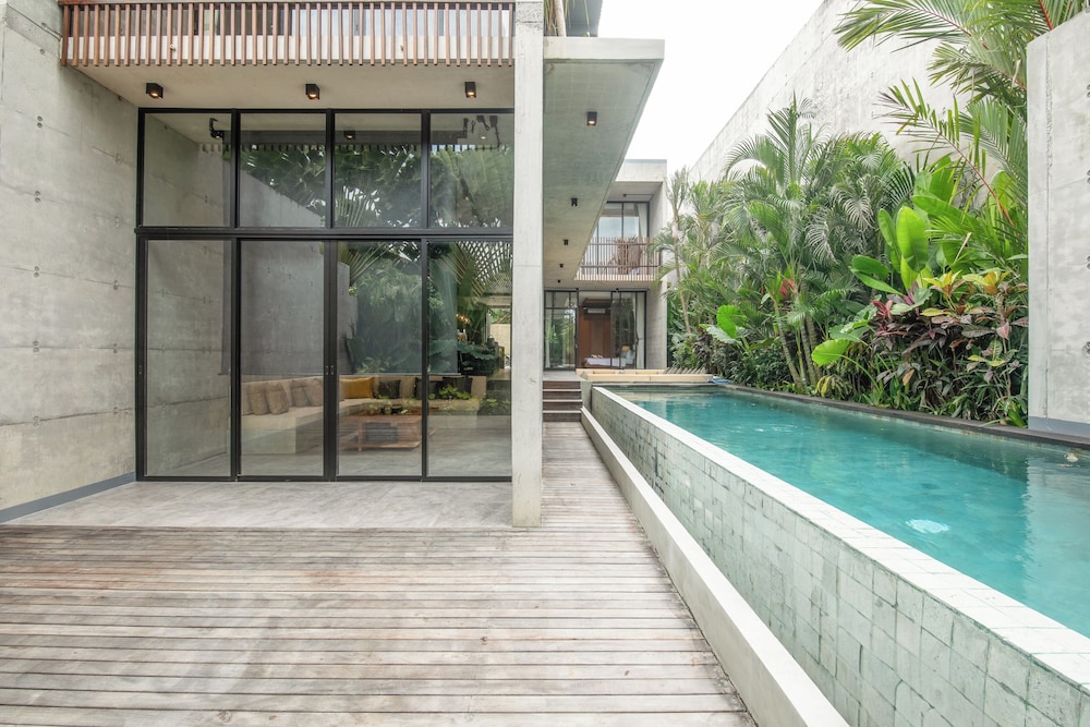 Modern 4 BR Villa Heart of Canggu 8mins to Beach