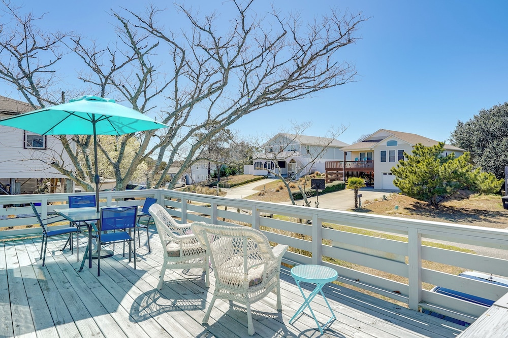 1 Mi to Avalon Pier: Charming Coastal Cottage!