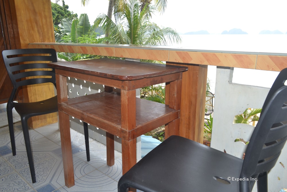 Four Seasons Seaview Hotel