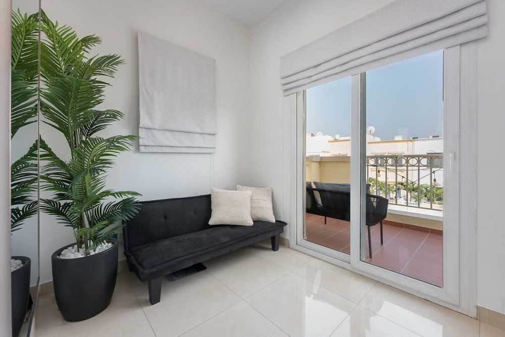 Luxurious Spacious 3-bedroom Villa With Private Pool at Springs 10