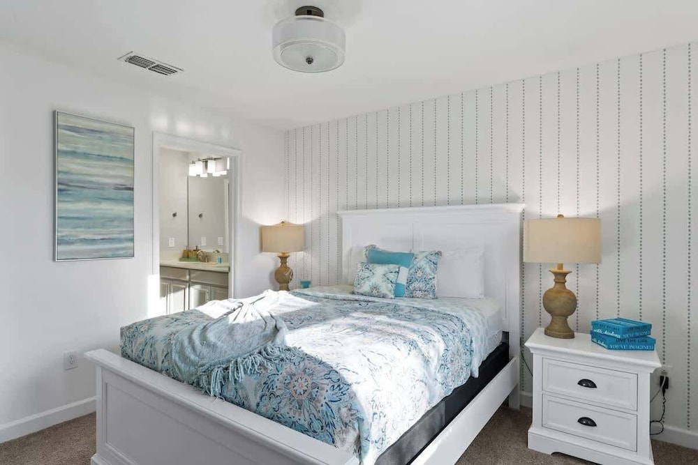 Luxury Decor 6BR at Storey Lake Sleeps 16