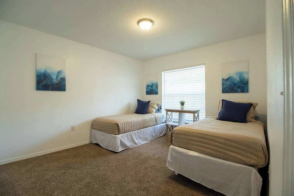 Entire Modern Home in Dade City