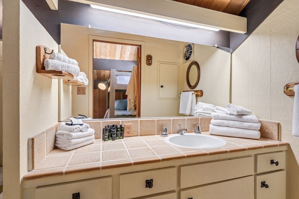 Awesome House Above The Lake/pets Welcome 2 Bedroom Home by Bear Valley Vacation Rentals