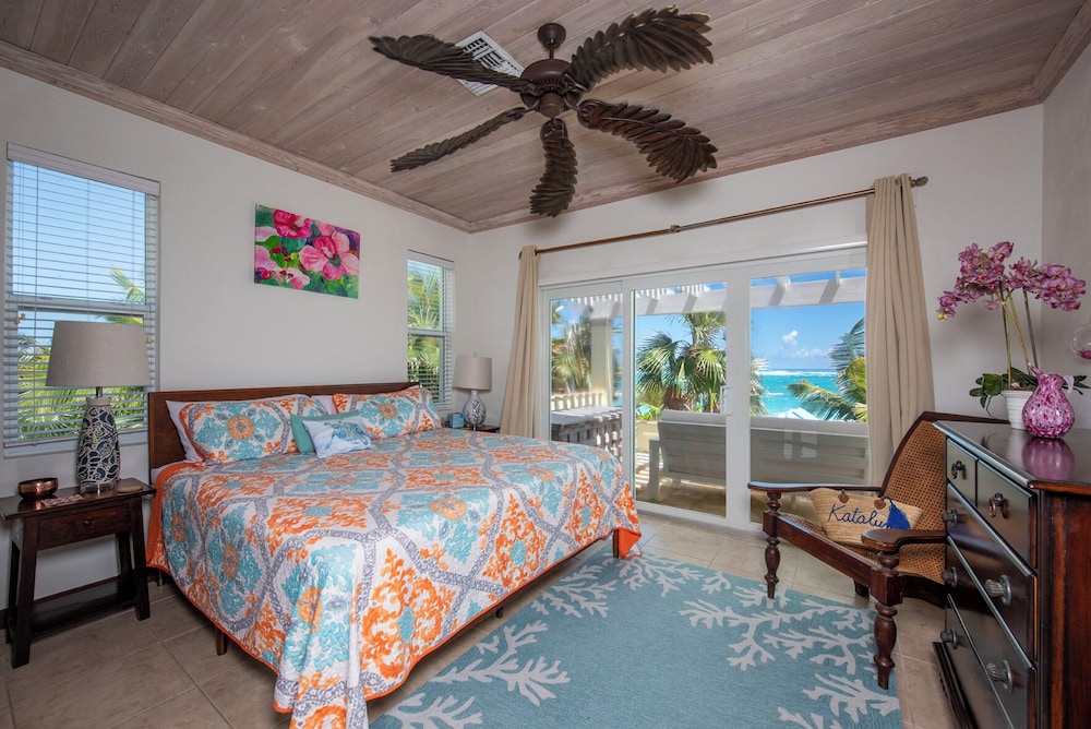 Caribbean Dream: Luxurious Villa With Private Beach Access