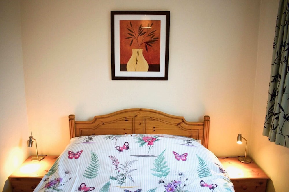 Welcoming and Homely 2 Bed in Central Location view 4