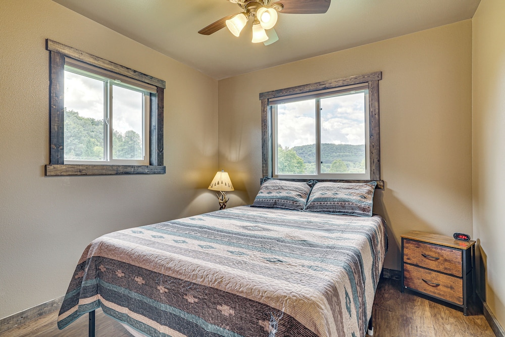 Hike, Fish & Relax: Kickapoo River Cabin!