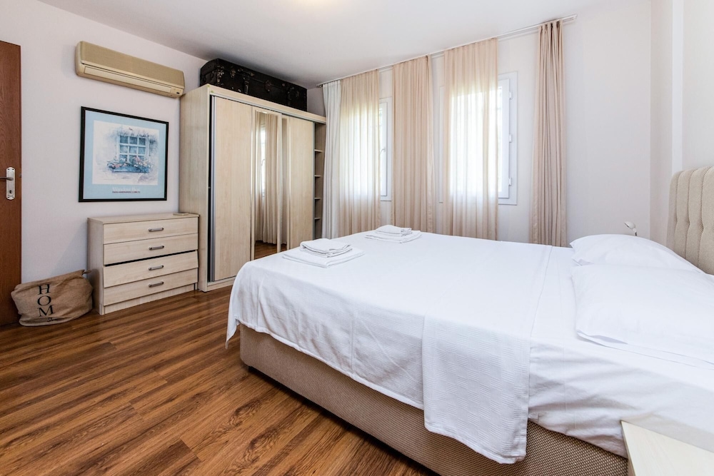 Luxury Villa With Shared Pool in Bodrum Ortakent view 4