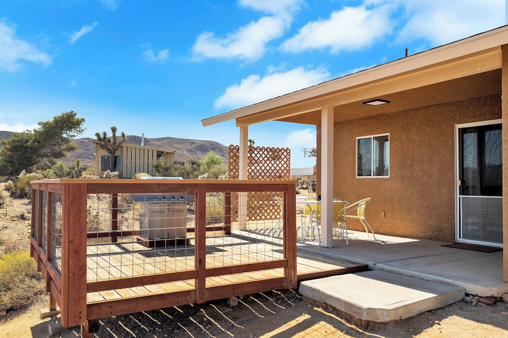 Western Oasis Corral