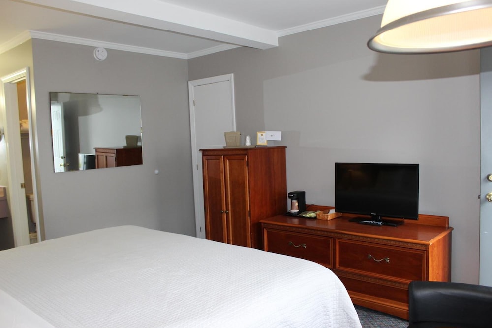 Admiral Motel