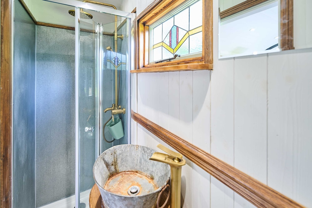 Host Stay Dipple Farm Shepherds Hut
