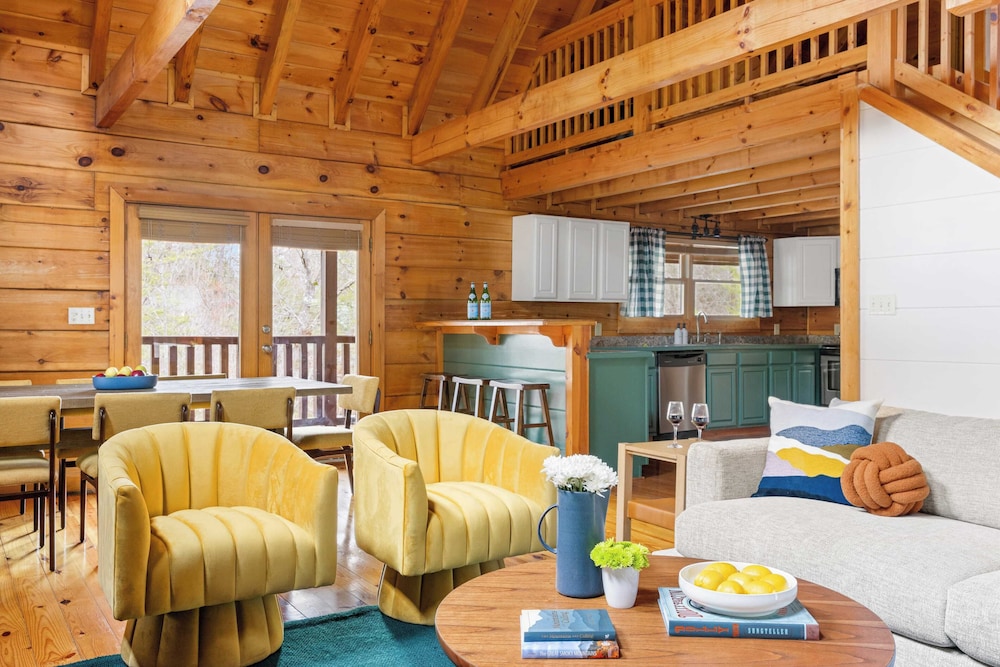 Yesteryear by Avantstay Hot Tub, 360 Deck Views and Game Room Easy Access