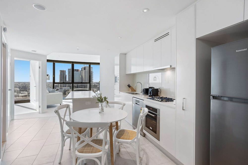 52nd Floor With Panoramic Views of Brisbane City